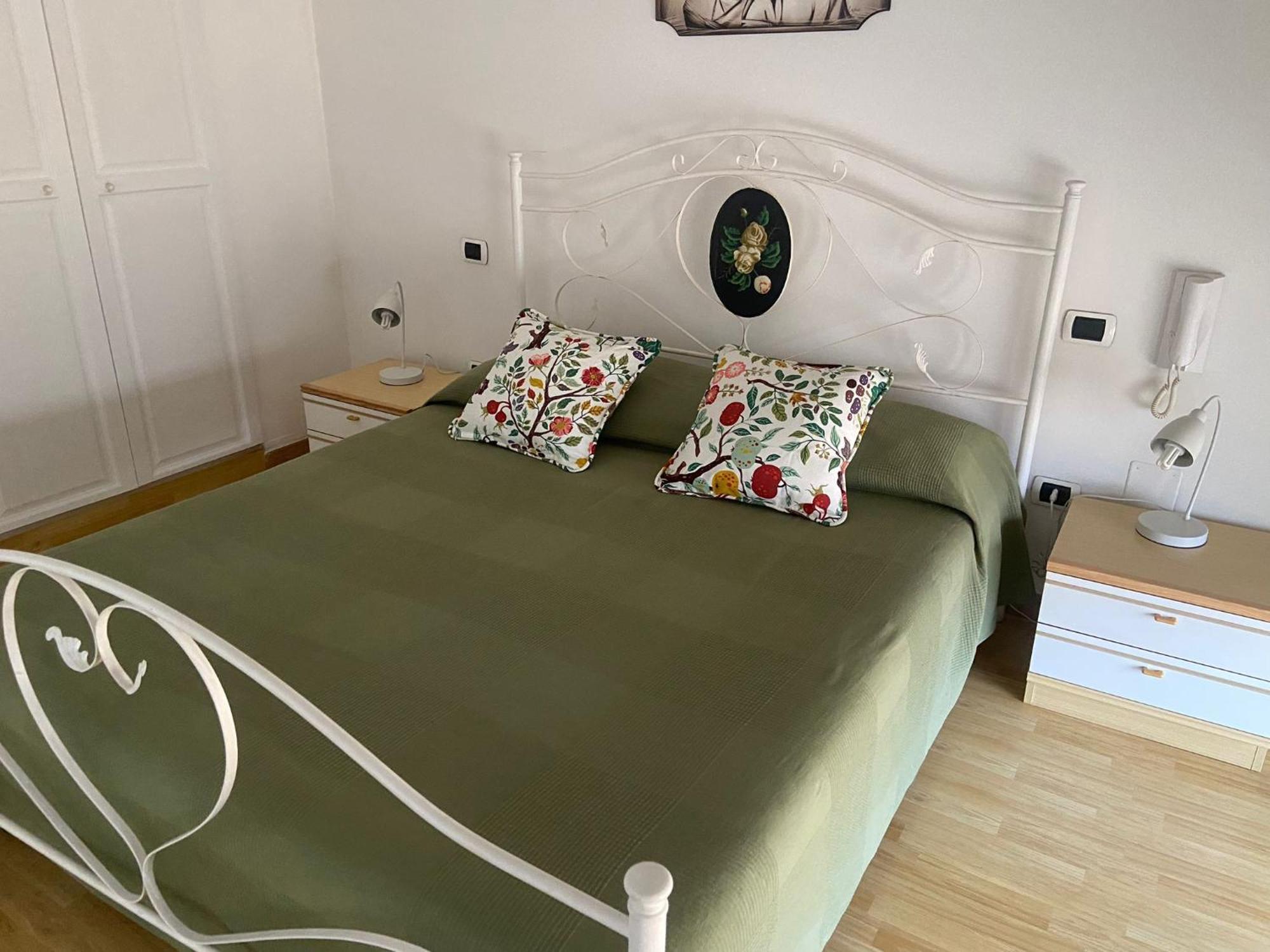 Pm 13A Via Tenente Devenuto Guest House Giovinazzo Extérieur photo